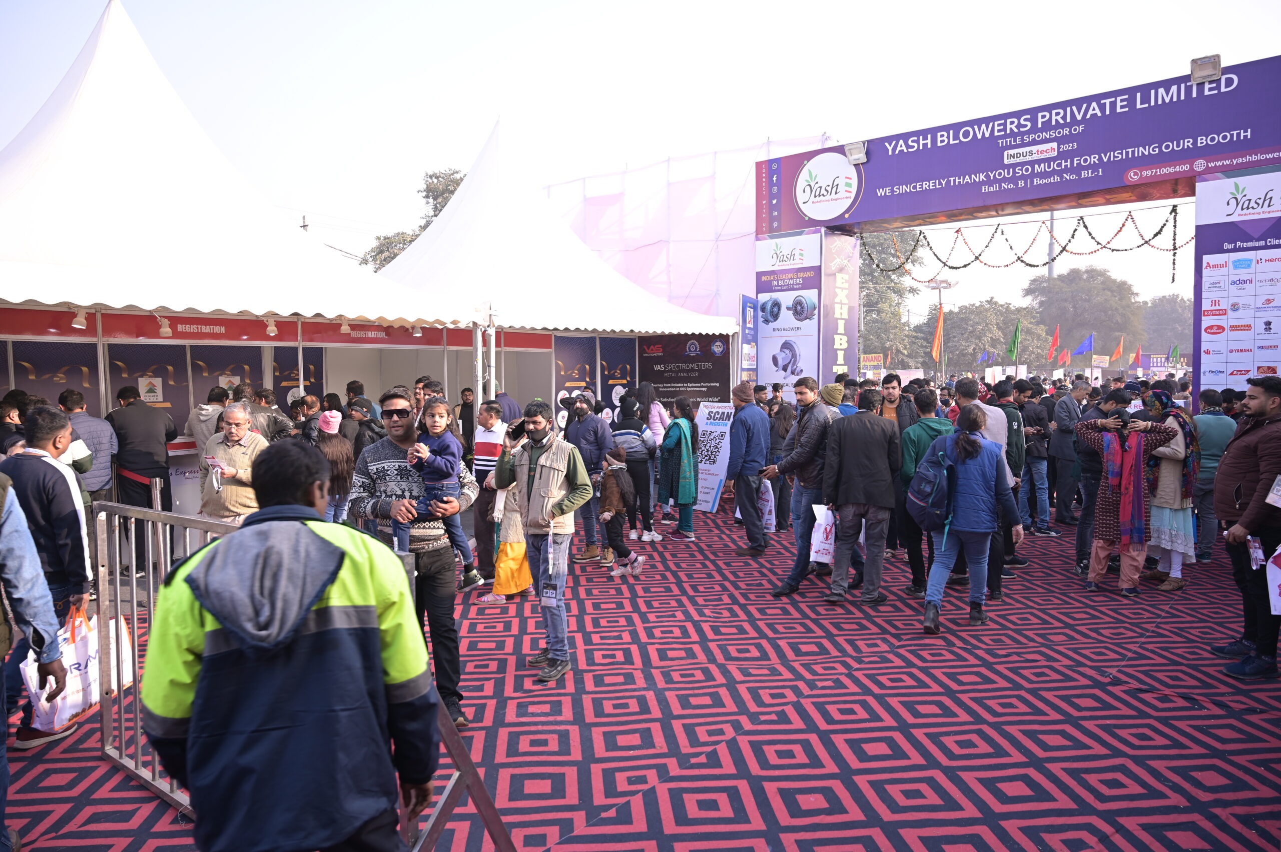 DEPL trade exhibition visitors